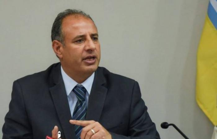 محافظ الإسكندرية يطلق مبادرة "خليك إيجابي" للإبلاغ عن مخالفة التعريفة الجديدة لسيارات الأجرة