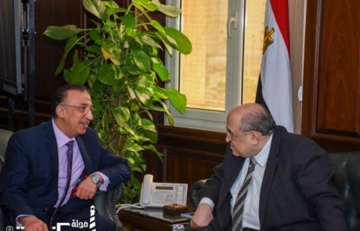 "الفقى" يهنئ محافظ الإسكندرية لتوليه مهام منصبه.