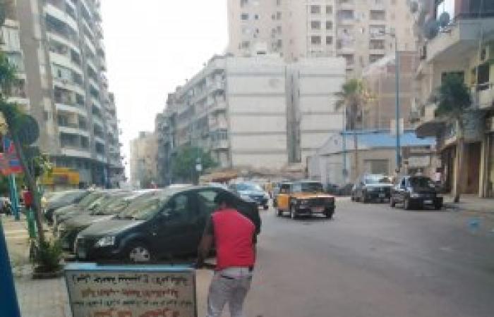 حملة لإزالة الاعلانات المخالفة بشوارع  باب شرق والعطارين