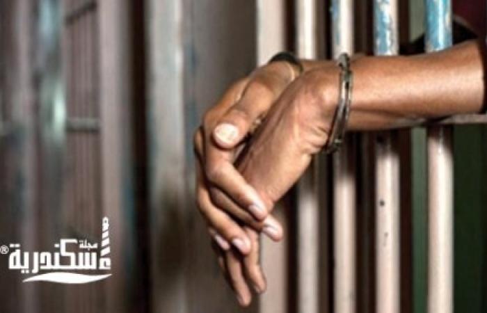حبس سائق "ميكروباص" 4 أيام لاتهامه بترويج 140 طربة حشيش بمنطقة العصافرة
