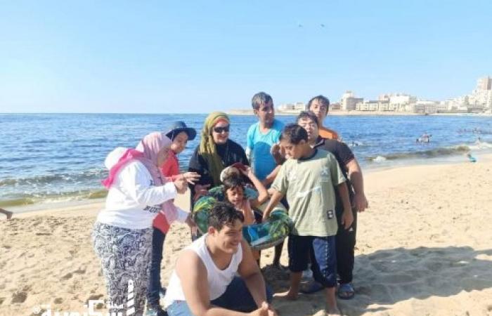 الإتحاد النوعي لرعاية ذوى الاحتياجات الخاصة يقضي يوم ترفيهي على شاطىء سيد درويش بالانفوشى