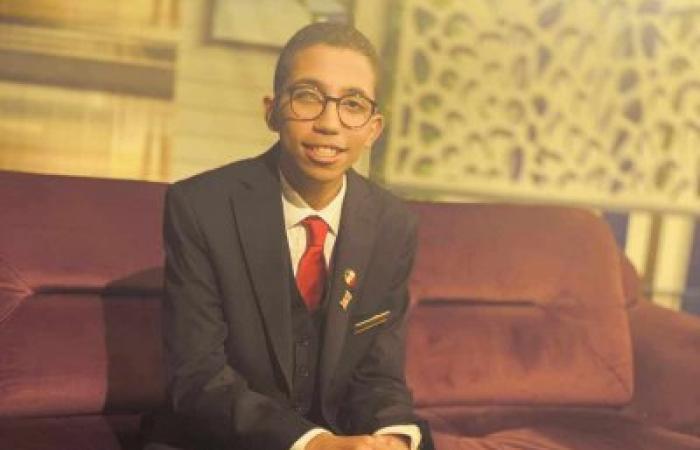 ياسين علي: نموذج فريد من الإسكندرية يتحدى الإعاقة ليتحول لعبقري يخدم الإنسانية