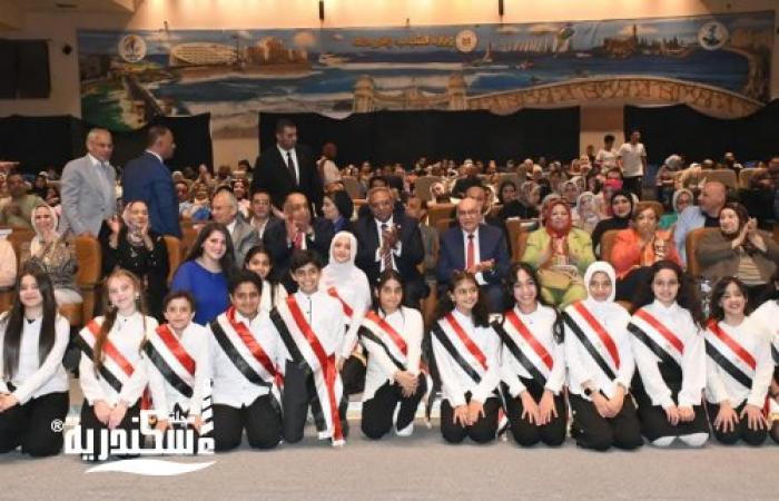 بعروض فنية لتلاميذ الروضة حفل تخريج مدرسة بدر المباركه