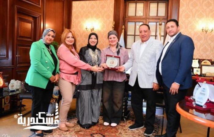 باليوم العالمي للمرأة المركز الإفريقي لخدمات صحة المرأة يكرم د. هدى الساعاتي في مسابقة "المرأة الذهبية "و تحصل على درع المرأة الذهبية