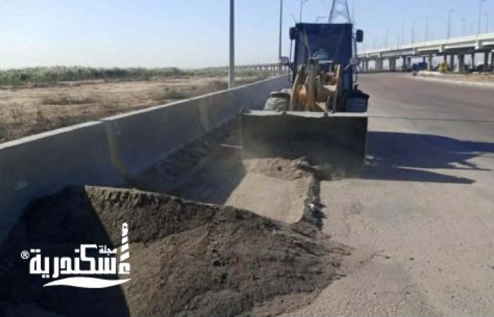 حي غرب...متابعة أعمال التجريف ورفع الاتربه بالطريق الدولي امام بشاير الخير ٣ ، ٥ بالقباري