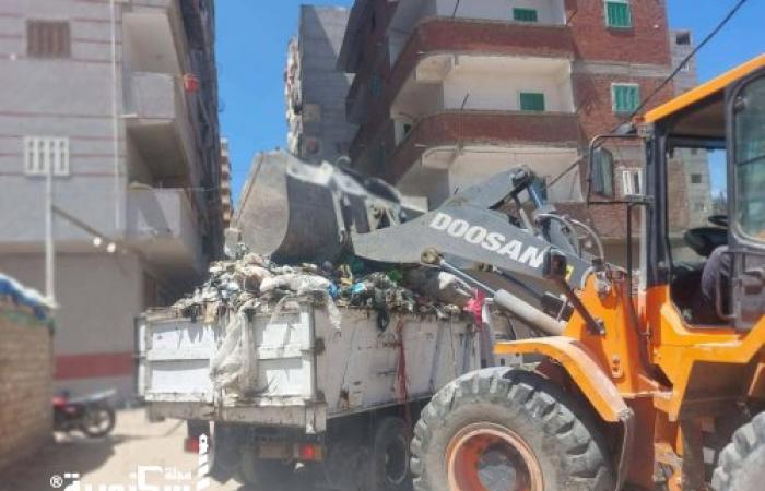 حي ثان المنتزة يرفع مخلفات "شارع 10 بطوسون" بالتنسيق مع شركة النهضة