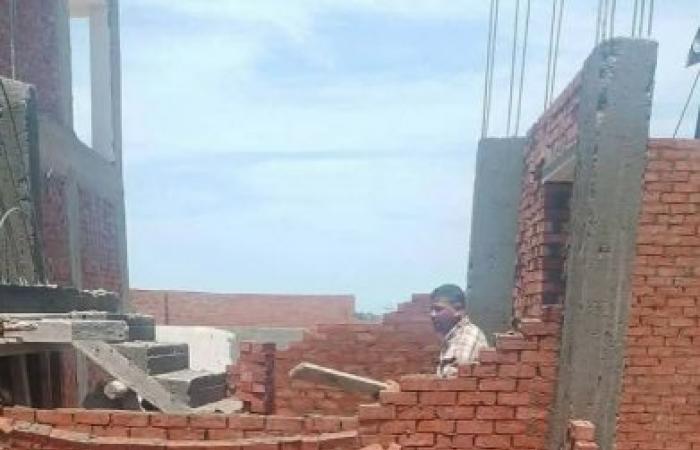 بتوجيهات محافظ الإسكندرية.. إزالة مبنى مخالف في المهد بعزبة "حوض 10"