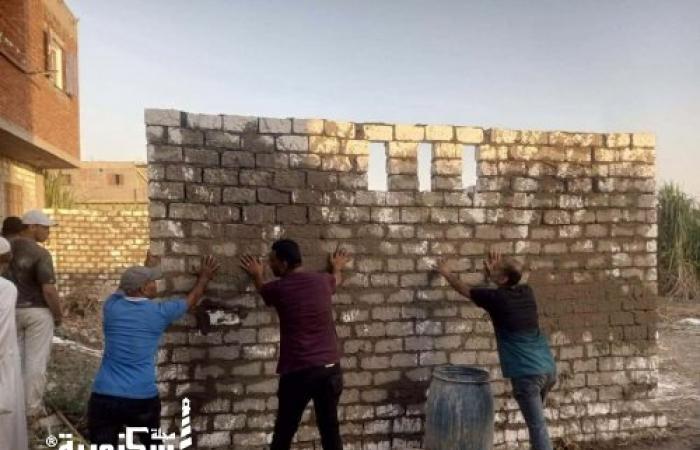 رئاسة حي العامرية أول تواصل جهودها وتزيل أعمال بناء بدون ترخيص بقرى النهضة وطيبة والكرنك