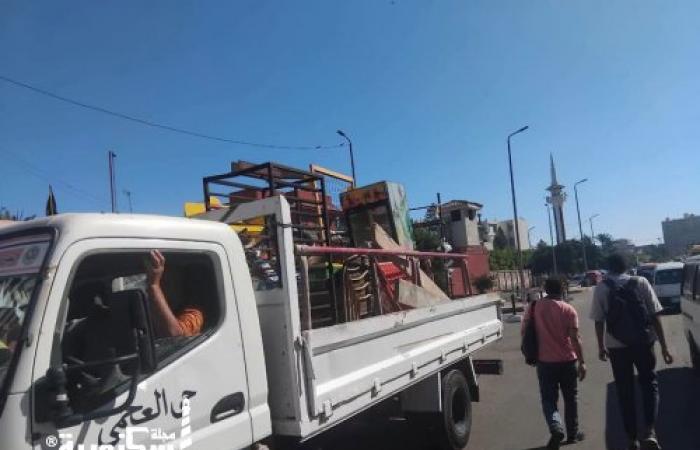 حى العجمى ينفذ حملة لإزالة الإشغالات بحي العجمي لتسهيل حركة الماره والسيارات