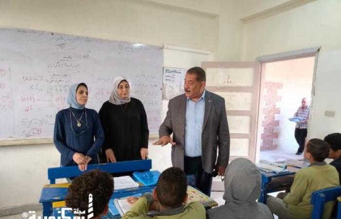 مدير إدارة شرق التعليمية يتابع أداء الطلاب لامتحانات شهر أكتوبر ومتابعة انتظام الدراسة