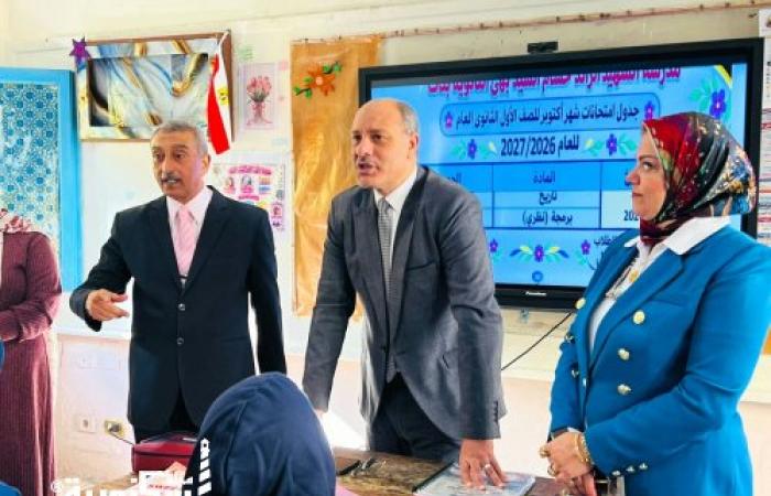 عربي أبوزيد يتفقد مدرسة حسام البهي الثانوية بنات بوسط الإسكندرية لمتابعة امتحانات أكتوبر.. ويؤكد: الانضباط والمواظبة طريق التفوق والتميز..