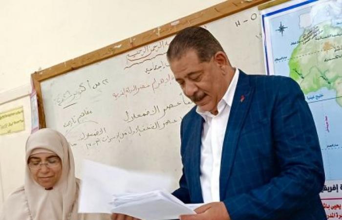مدير إدارة شرق يتابع أداء الطلاب لامتحانات شهر أكتوبر ومتابعة سير انتظام العملية التعليمية والفصول الدراسية