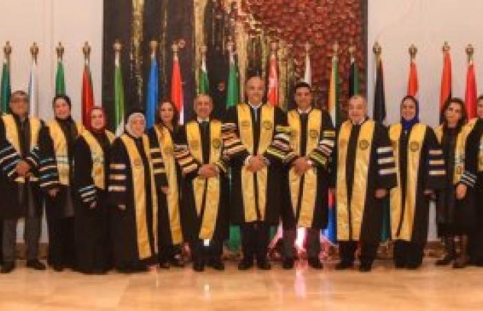 محافظ الإسكندرية وقائد المنطقة الشمالية يشهدان حفل تخريج دفعة جديدة من طلاب المدرسة الدولية بالأكاديمية العربية