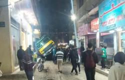 شاب يدفع حياته ثمنًا لحادث مروع.. تفاصيل انقلاب "تريلا" أسفلت بشارع قاصد كريم بالبيطاش